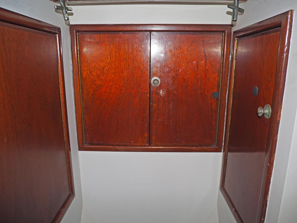 Cabin en avant, H&eacute;bergements